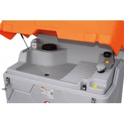 Venkovní nádrž na odpadní olej ve tvaru krychle s výklopným víkem • Vtools.cz