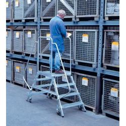 Žebřík na plošinu s drážkami a 3 hliníkovými schody na obou stranách • Vtools.cz