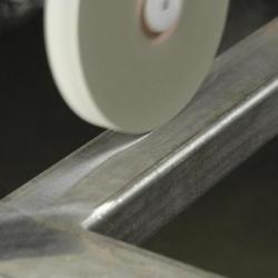 Lešticí kotouč P6SE1 univerzální jemný 200x20 mm otvor 25 mm kompaktní zrno 120 • Vtools.cz