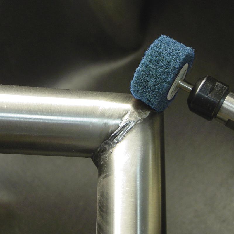 Brousící vějíř SFV pro nerezovou ocel 30x10 mm stopka 6 mm zirkonový oxid hlinitý zrnitost 180 • Vtools.cz